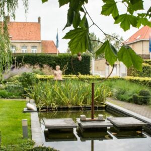 Tuin design architectuur met kleine vijver